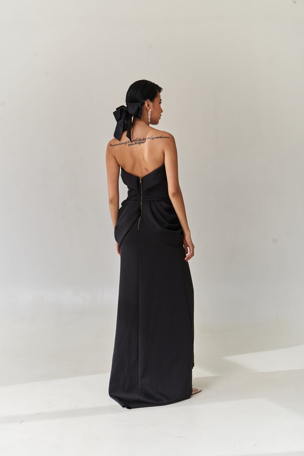 black formal dress philippines Elegant Ruched Wrap Hem Satin Tube Prom Dress（Gloves Included） – Elonnashop main image 0