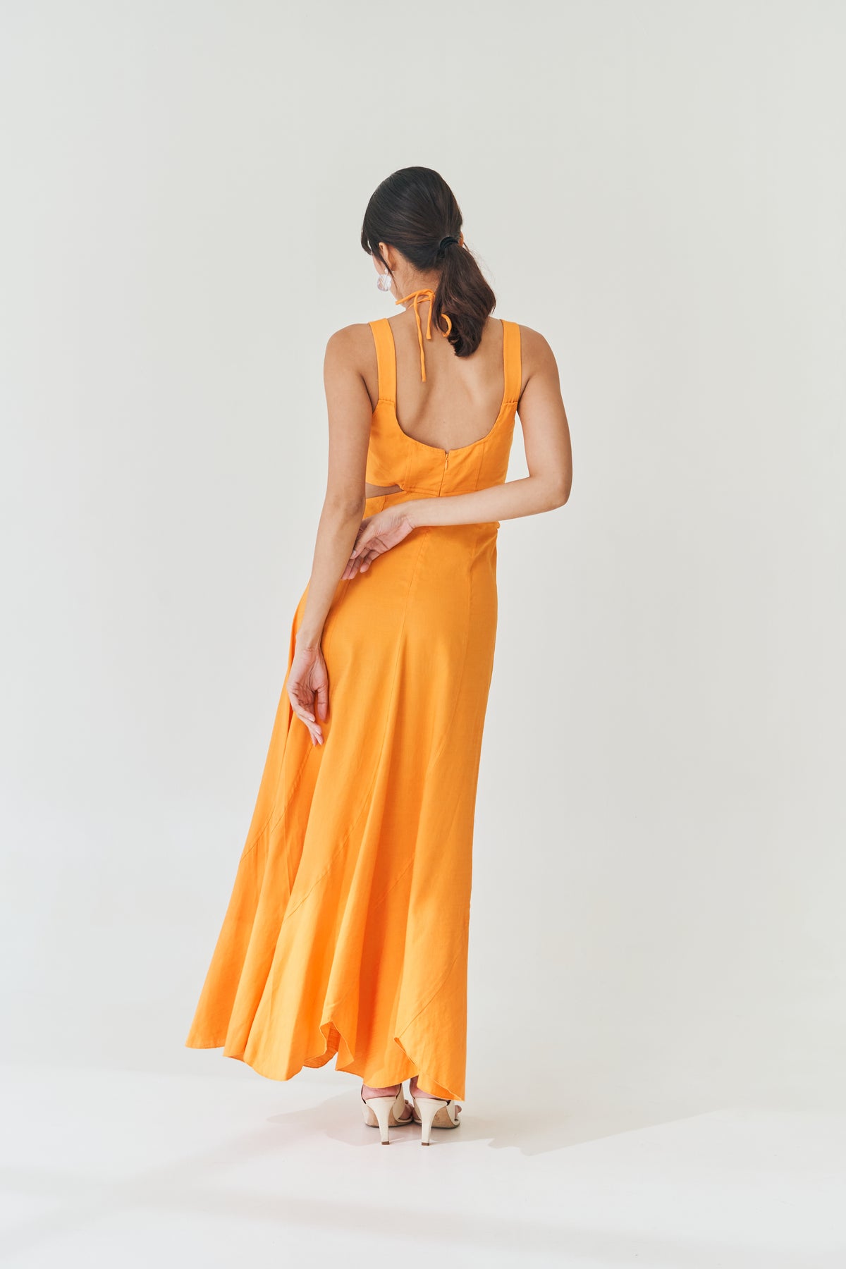 Apricot Dress with Cut-Out Detail – VESTIDO